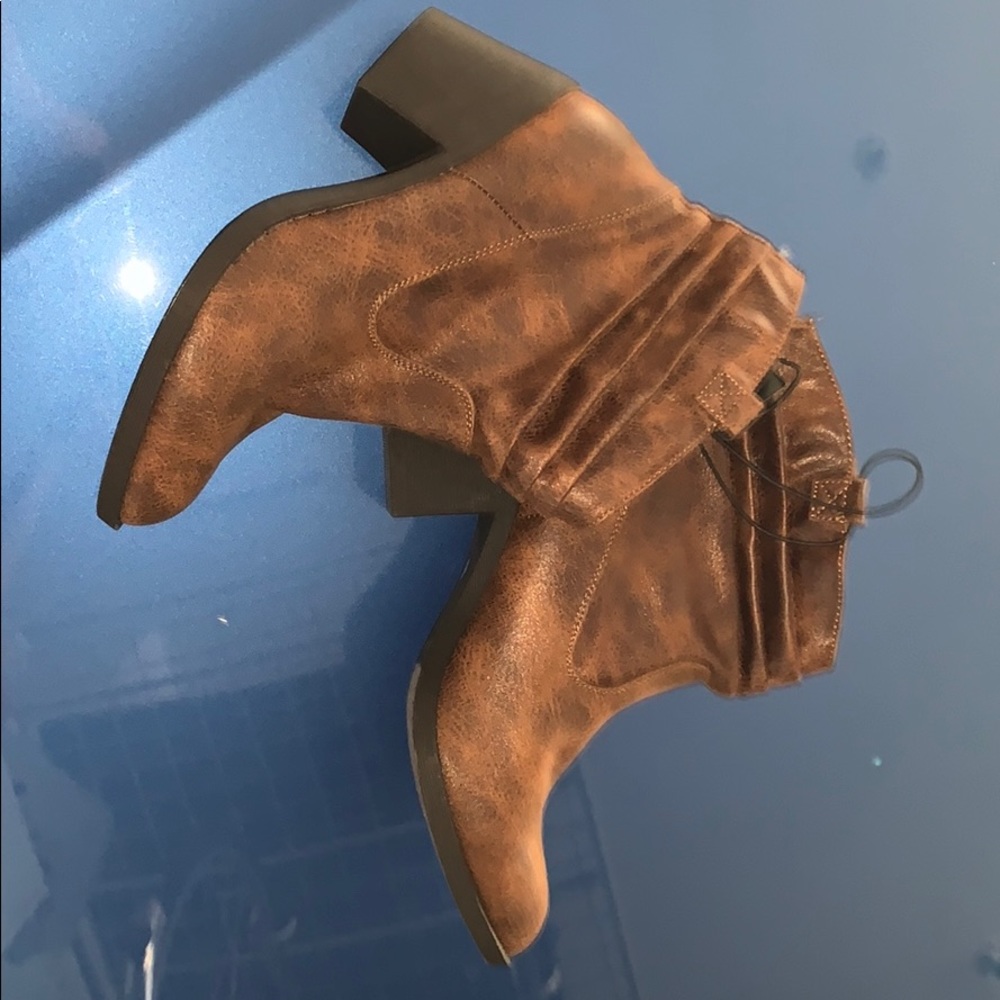 NWT memory foam booties